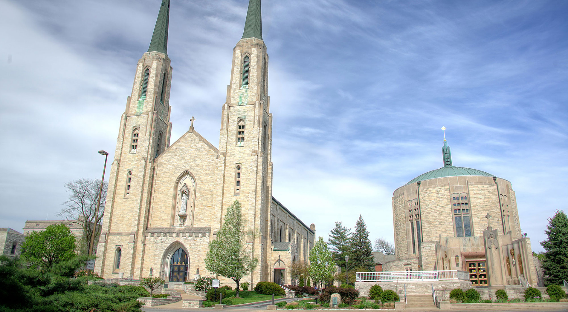 Esterno della Cattedrale dell'Immacolata Concezione a Fort Wayne, Indiana