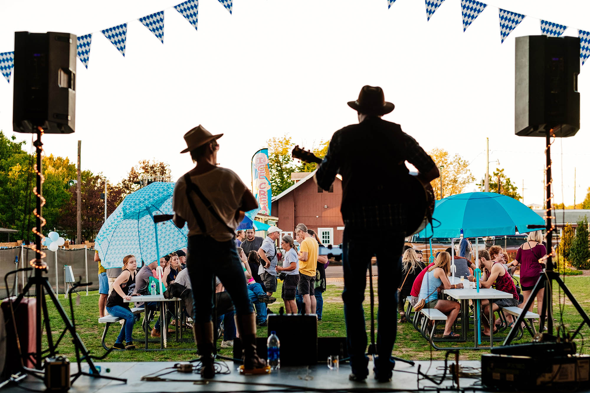 Des musiciens se produisant au Frisco Festival à Rogers, en Arkansas