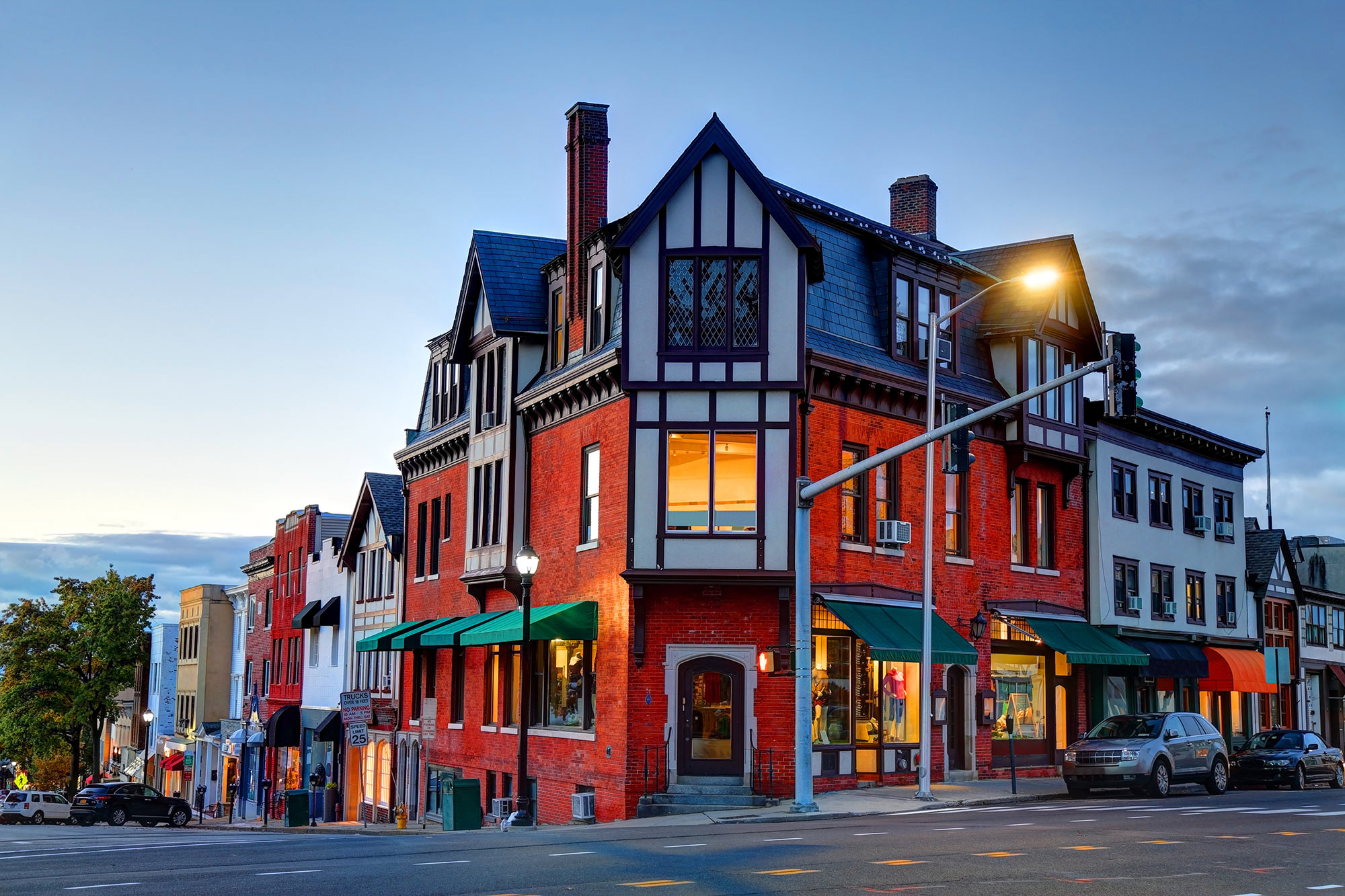 Avenida Greenwich en el centro de Greenwich, Connecticut