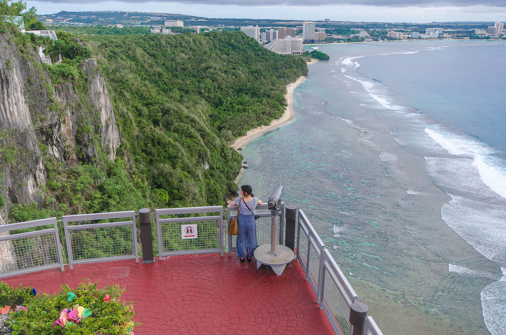 괌 투몬의 투 러버스 포인트; 출처: 괌 청