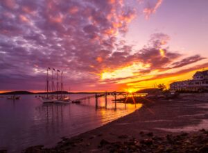 Coucher de soleil à Bar Harbor, Maine; Crédit : Getty