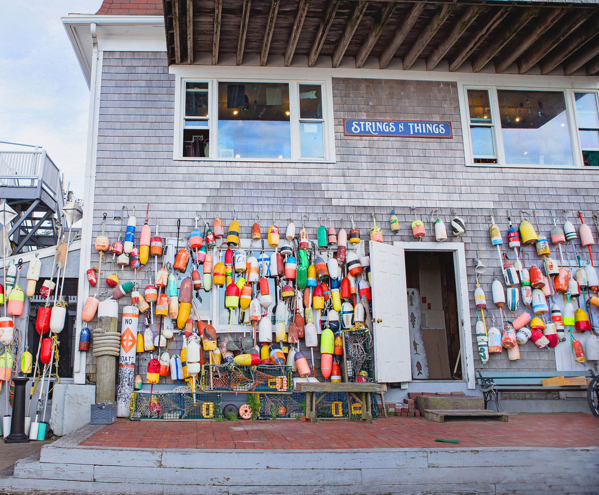 Boe che decorano un negozio caratteristico a Block Island, Rhode Island