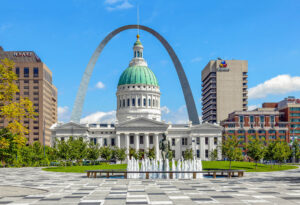 Historic Old Courthouse and the Gateway Arch in St. Louis, Missouri