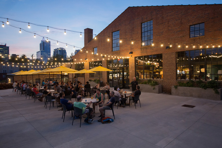 Outdoor dining in Raleigh, North Carolina