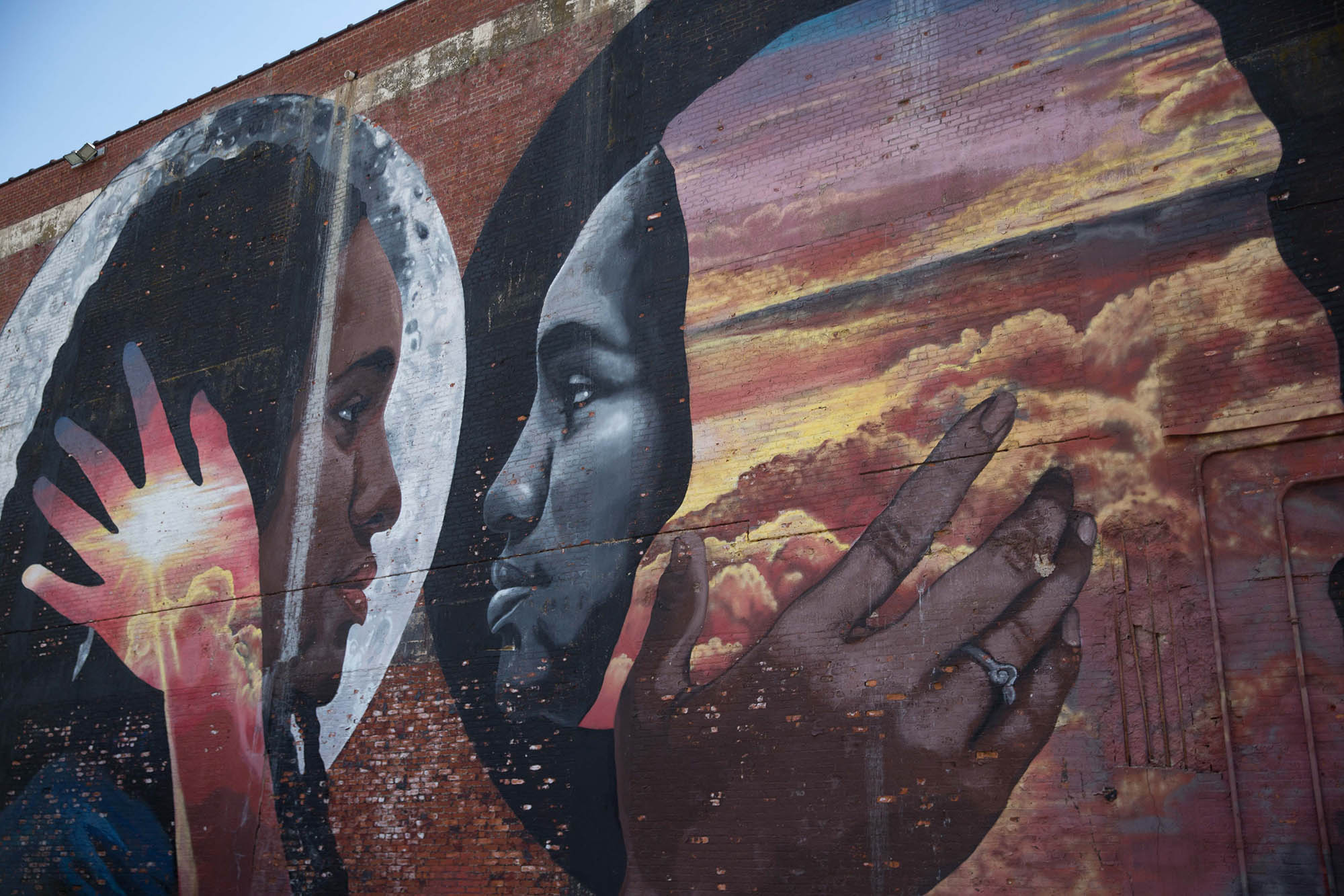 “The Reflective Black Body”, um mural em grande escala em um prédio Newark, Nova Jersey; Crédito: Alessandro “Fresco” Cerdas