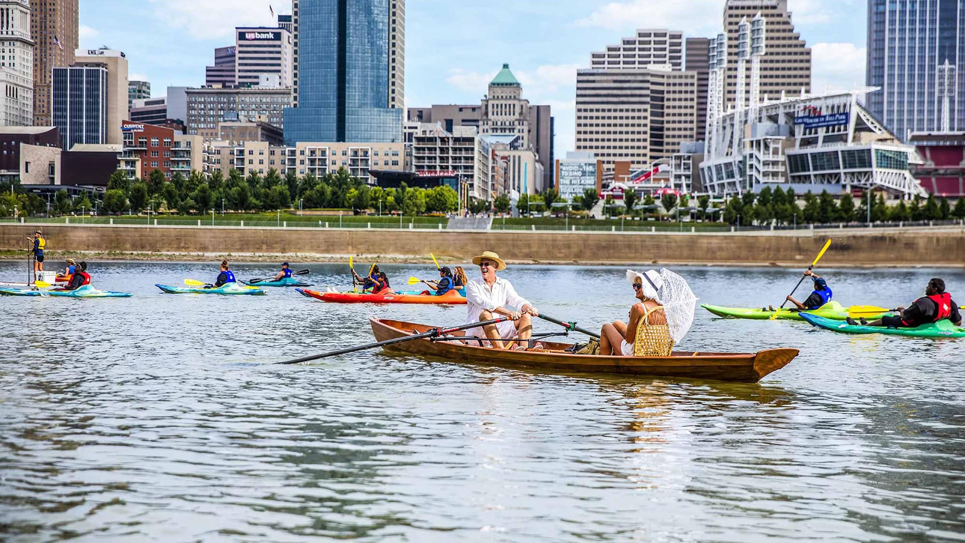 La fête de la planche à pagaie sur le fleuve Ohio au centre-ville de Cincinnati, Ohio
