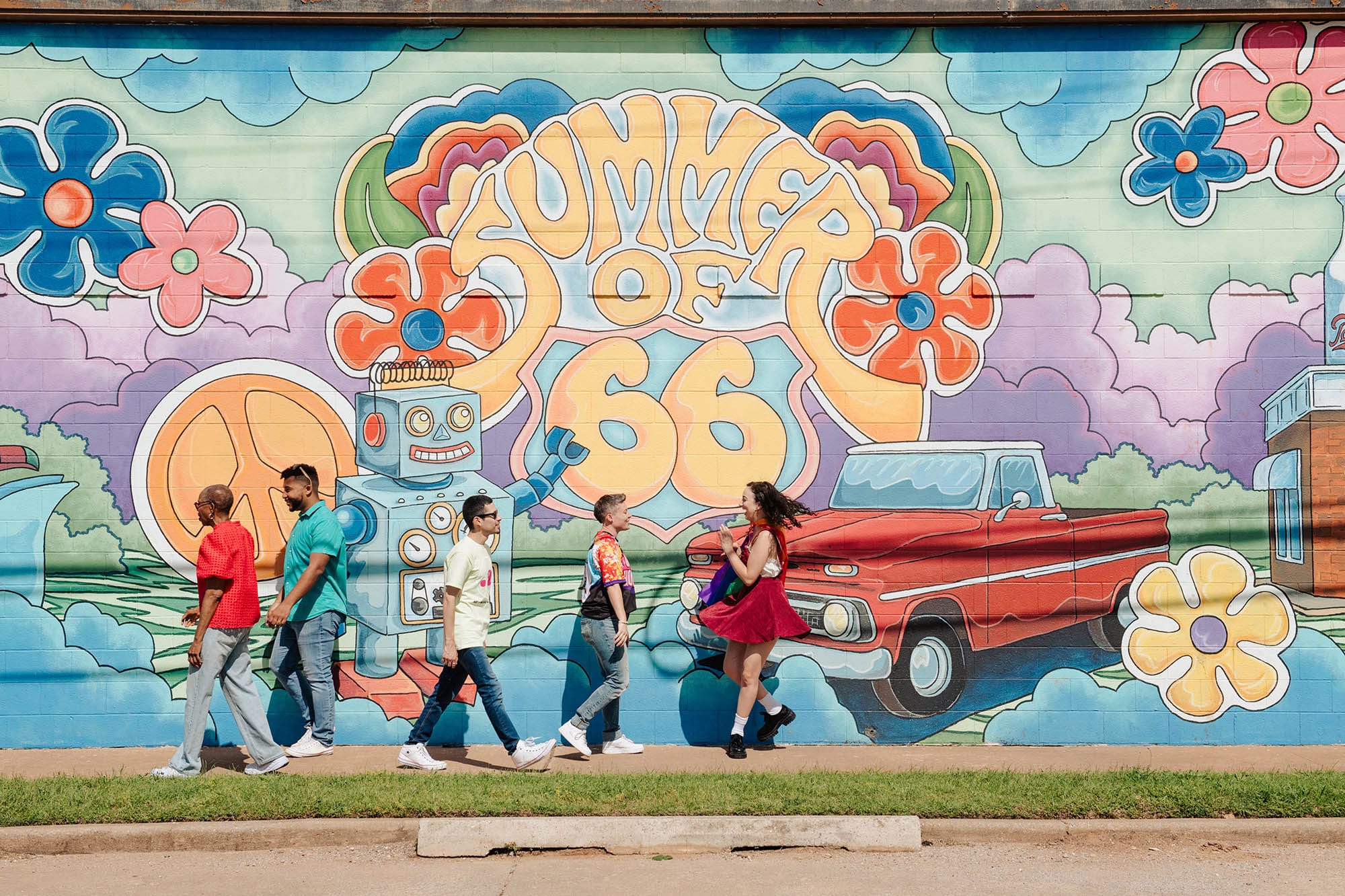 Das Wandgemälde „Sommer 66“ befindet sich im 39th Street District. Oklahoma Stadt, Oklahoma