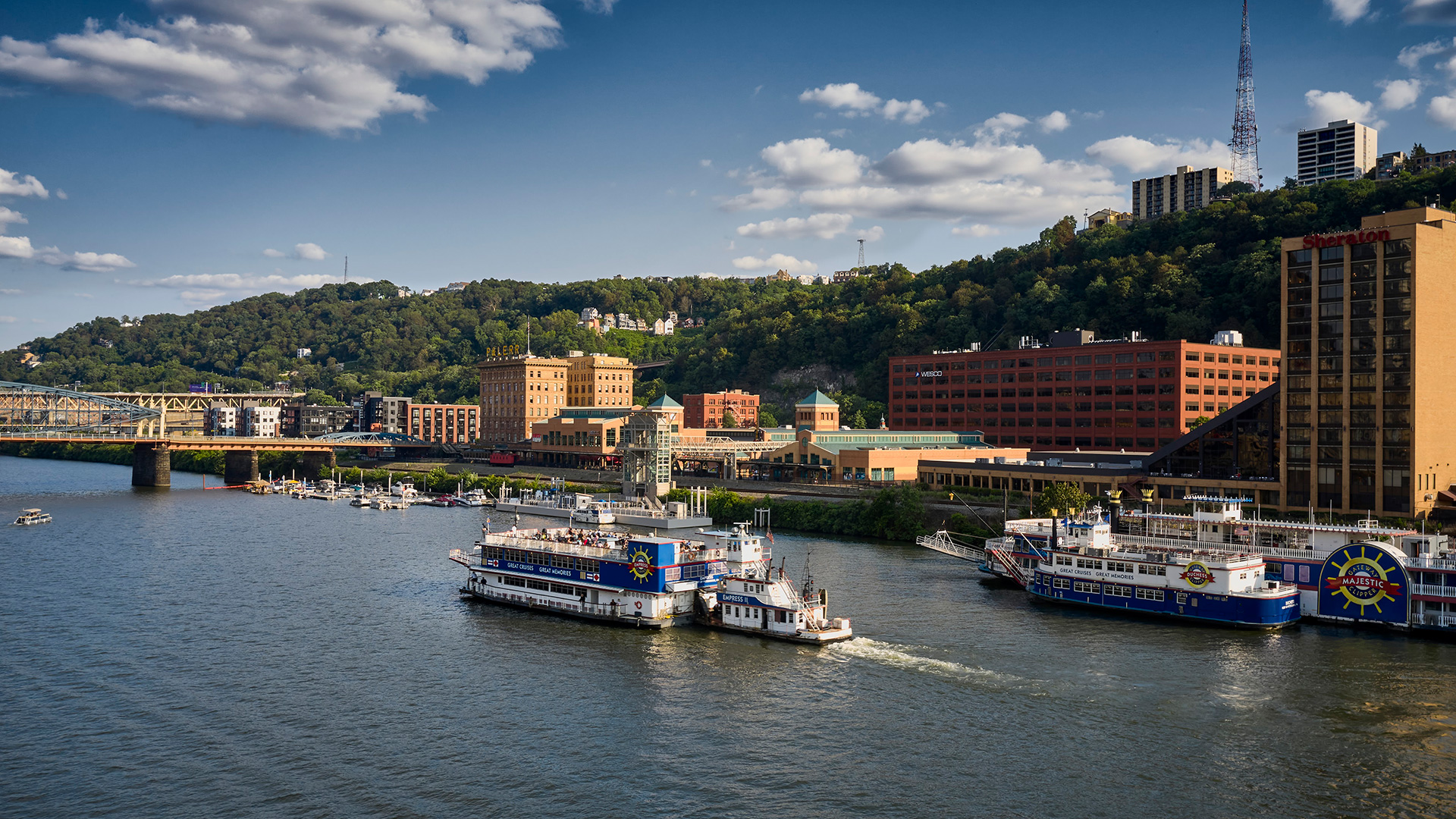 A Gateway Clipper sightseeing boat on a river in Pittsburgh, Pennsylvania. Credit: Gateway Clipper Fleet
