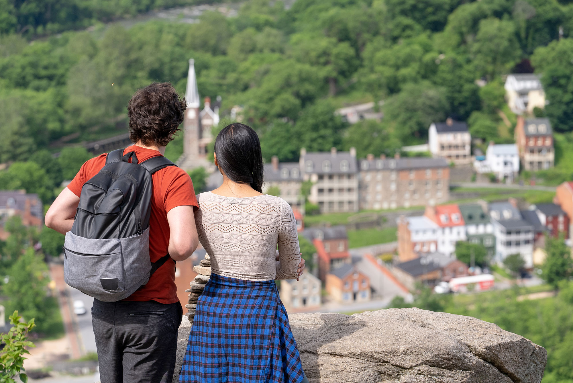 Caminhantes explorando Harpers Ferry National Historical Park, no Oeste Virginia