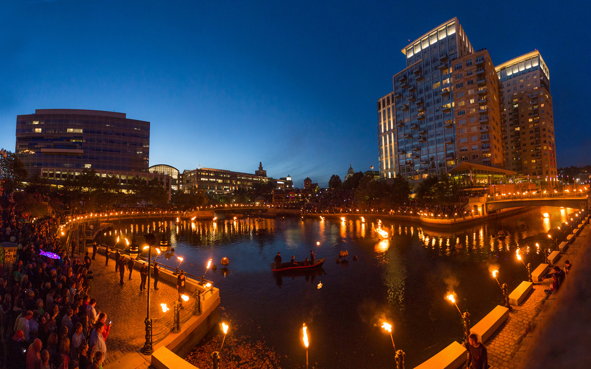 Installation artistique saisonnière WaterFire dans Providence, Rhode Island