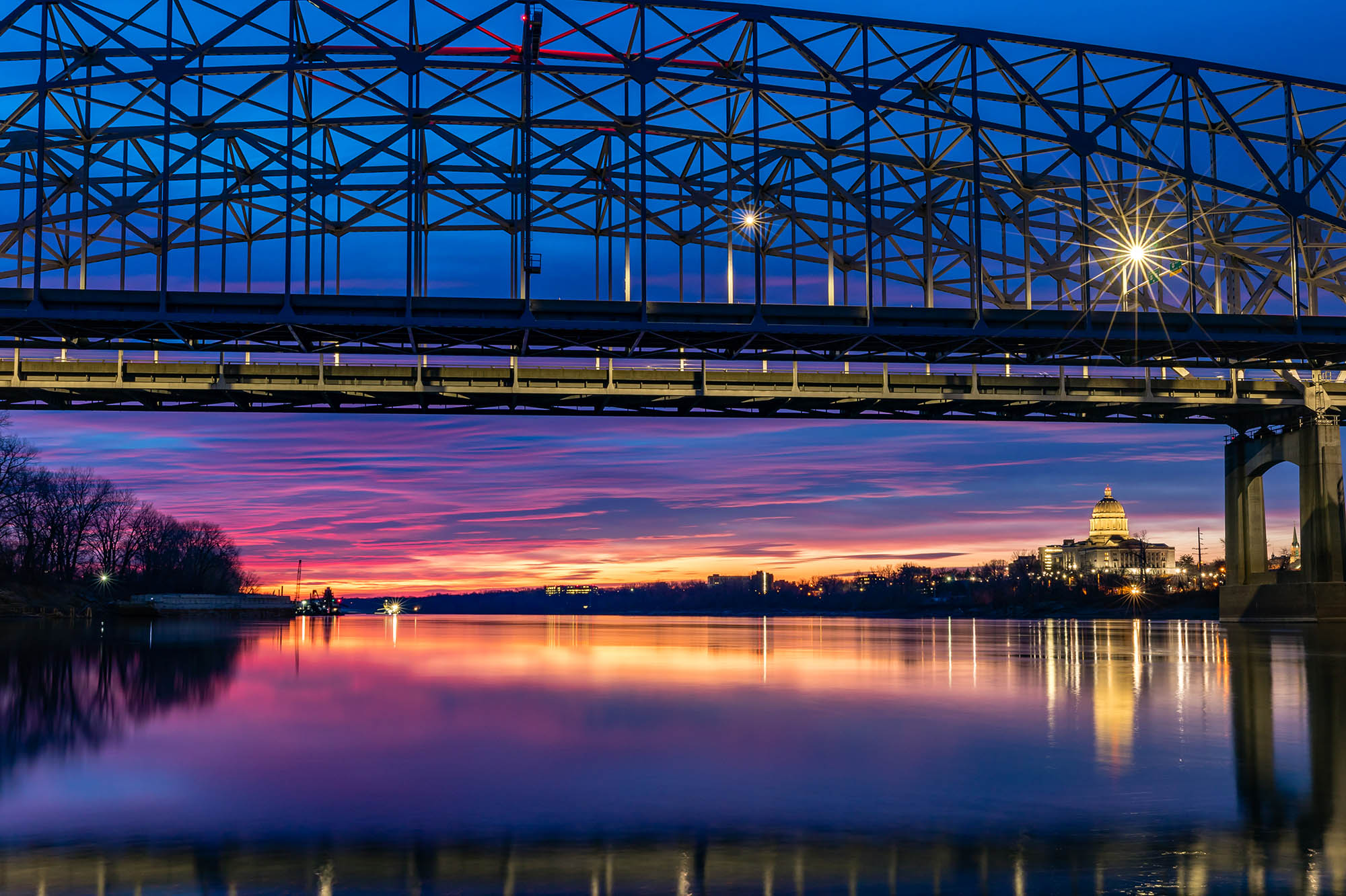 Coucher de soleil sur le Missouri Rivière dans Jefferson City, Missouri; Crédit : Tyler Beck Photography