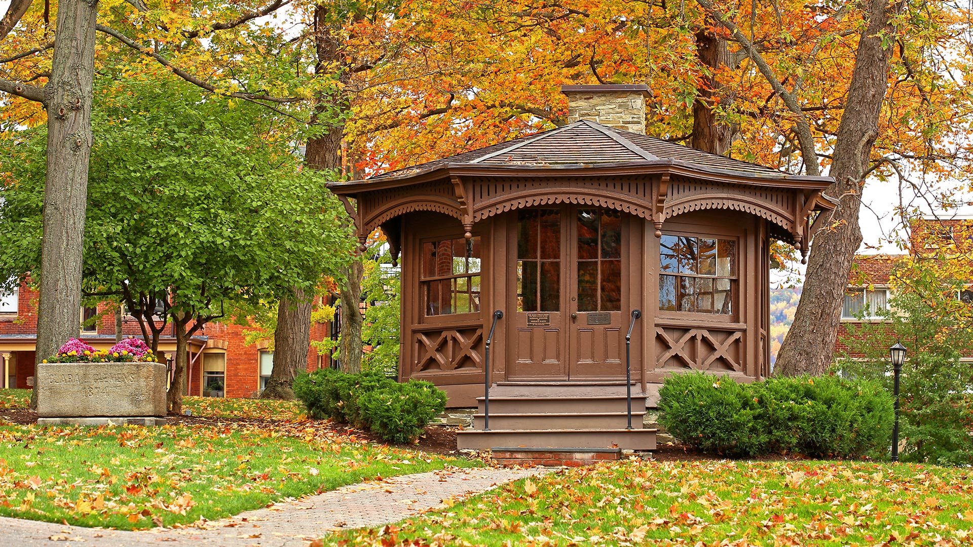 Folhagem de outono e um gazebo em Hartford, Connecticut