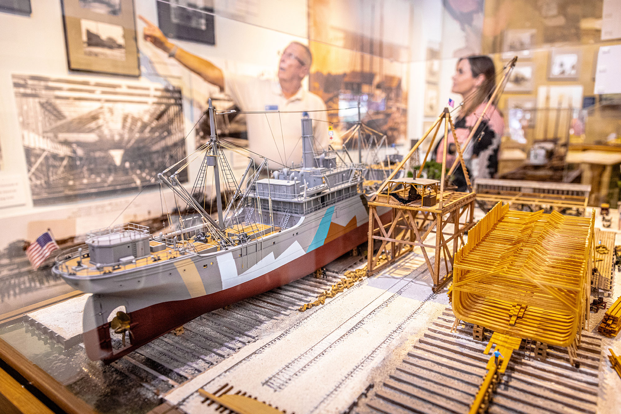 Besucher im Schifffahrtsmuseum Louisiana in Madisonville