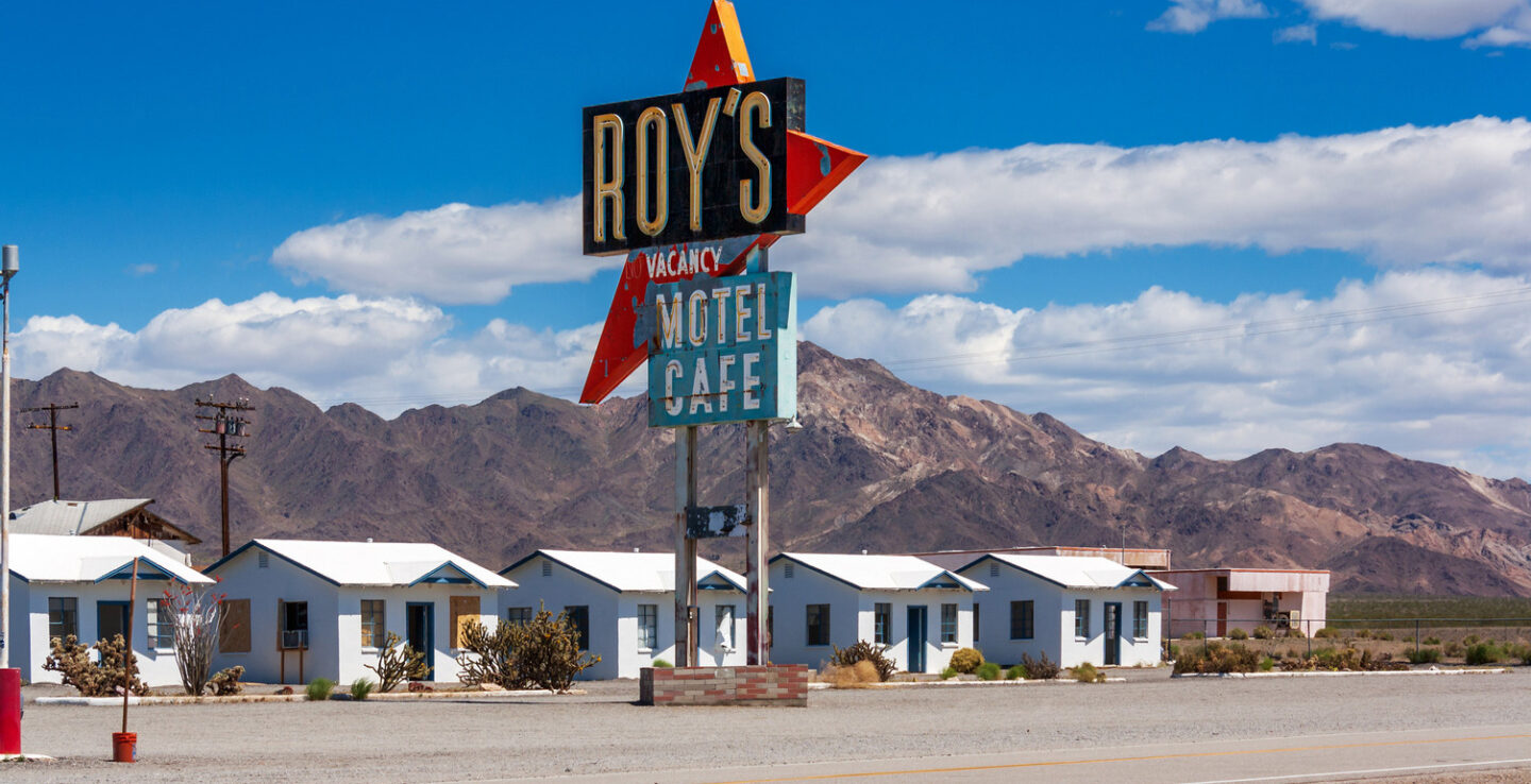 Roy's Motel & Café, à saída da Rota 66 Amboy, California