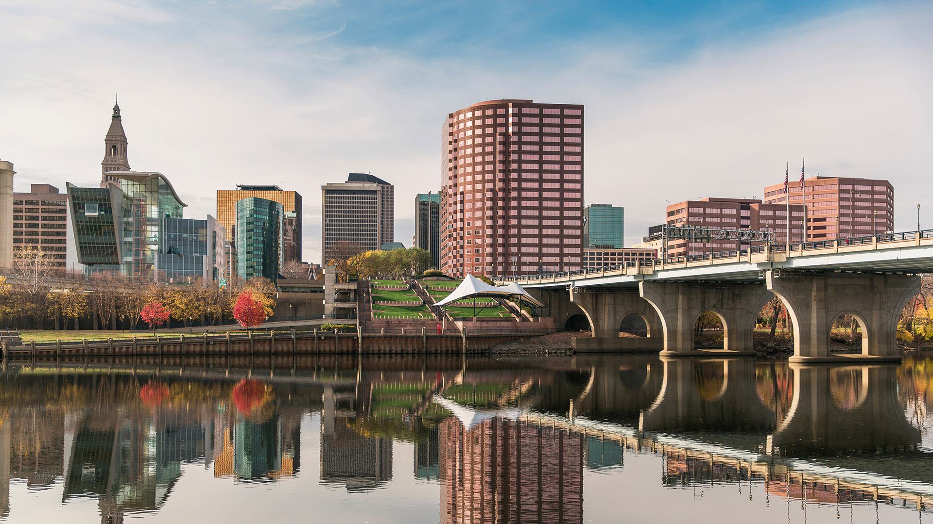 Panorama de Hartford, Connecticut, ao longo do Connecticut