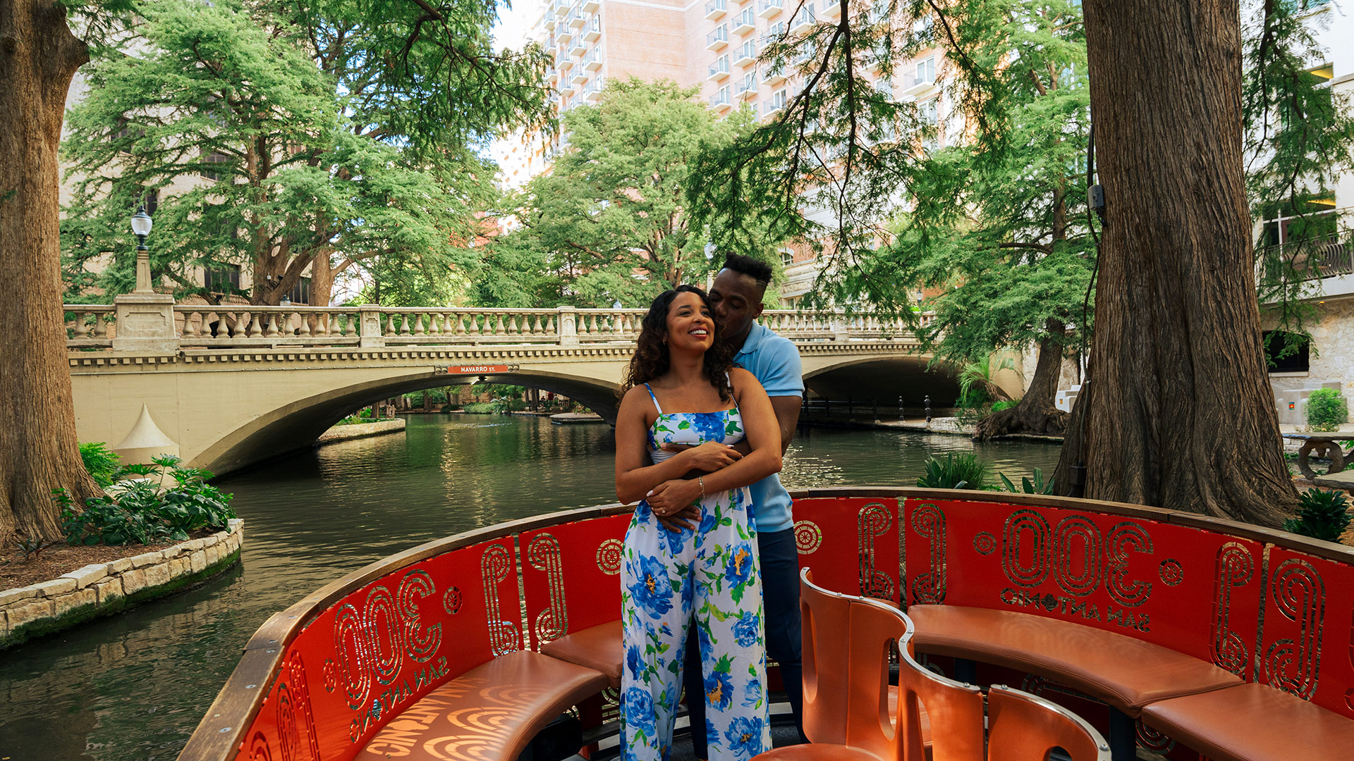 Couple on the San Antonio River Walk barge in San Antonio, Texas; Credit: Visit San Antonio