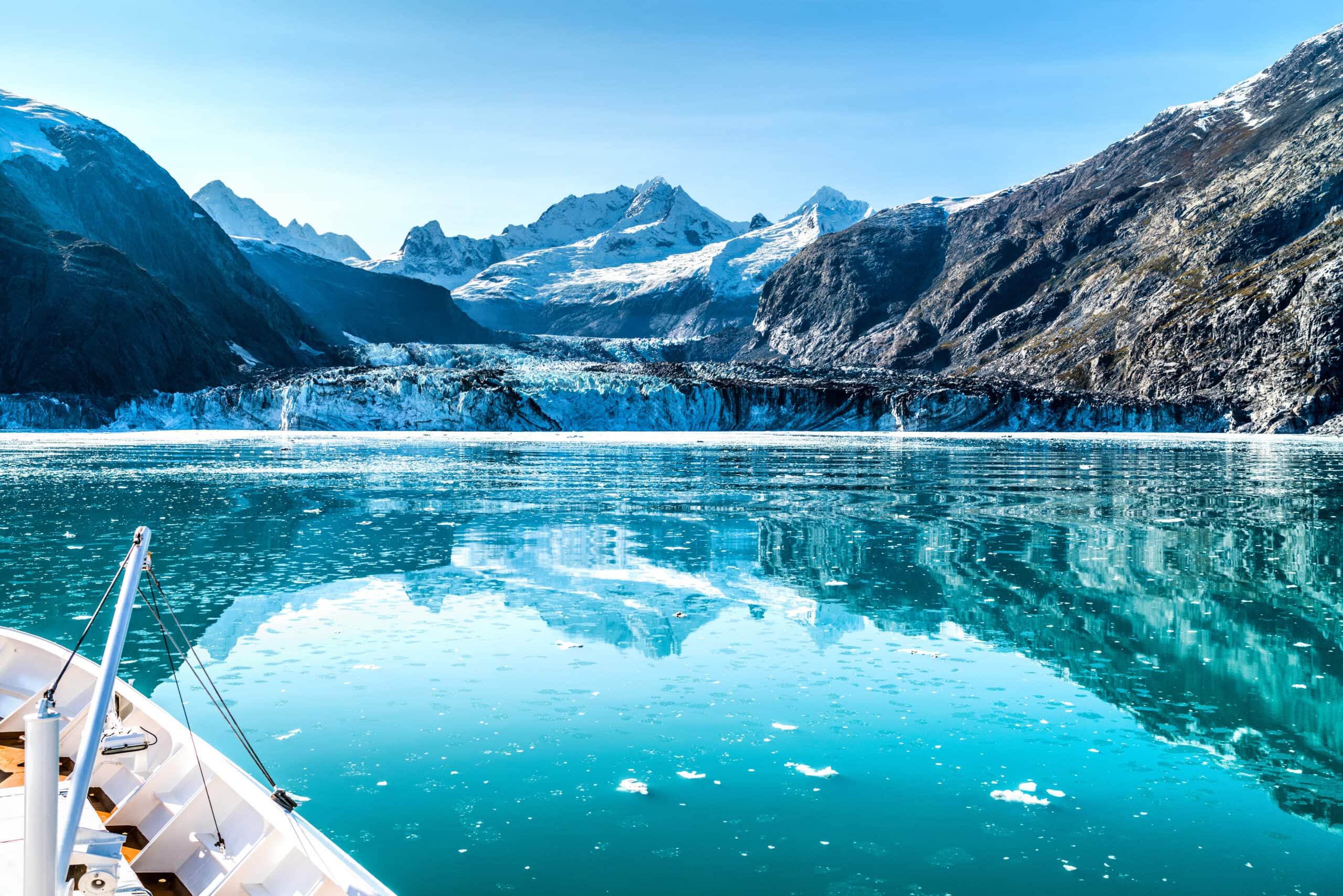 Glacier Bay를 항해하는 보트