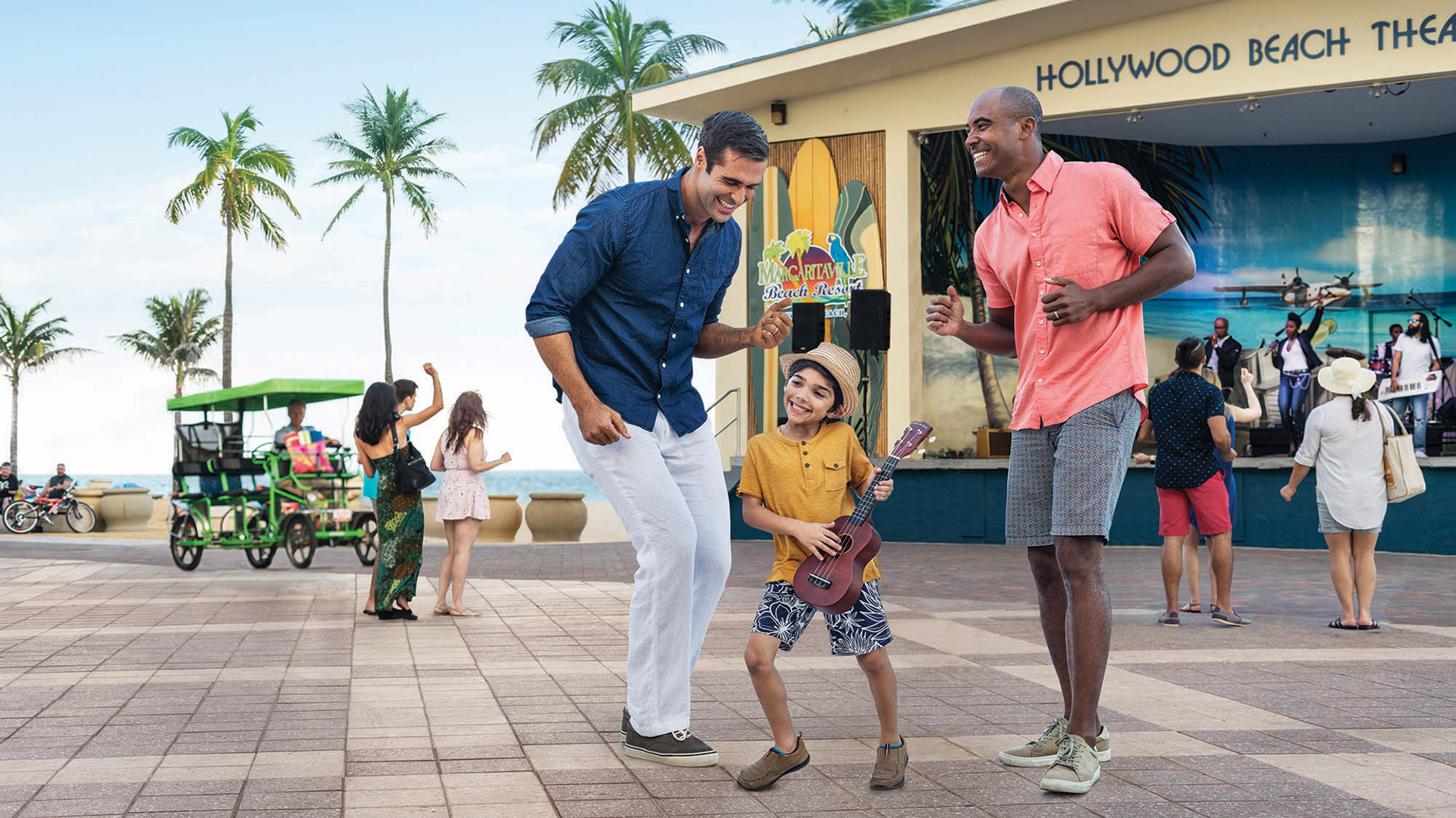 Dançando ao som de música ao vivo no Hollywood Theater and Plaza, em Fort Lauderdale, Florida