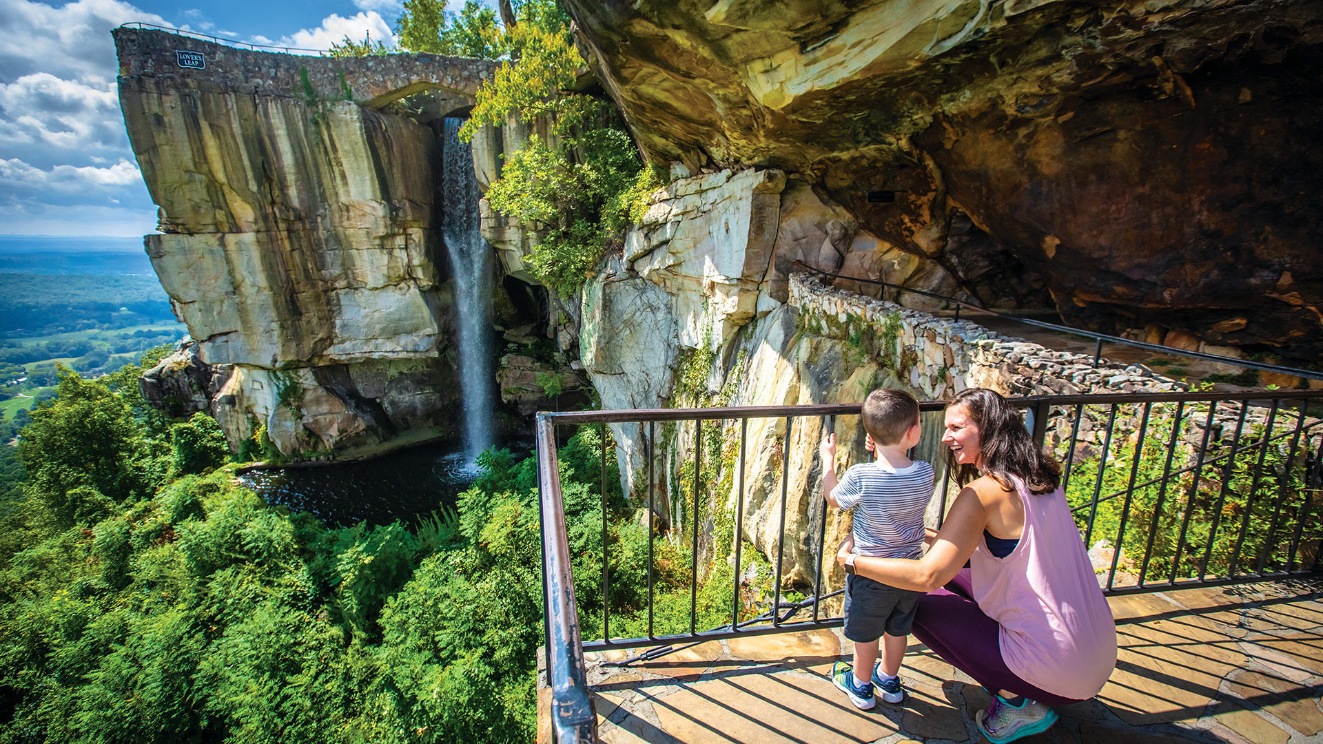 Blick auf den Lovers Leap Wasserfall vom Lookout Mountain aus Chattanooga , Tennessee ; Bildnachweis: Nathan Lambrecht/Journal Communications Inc.