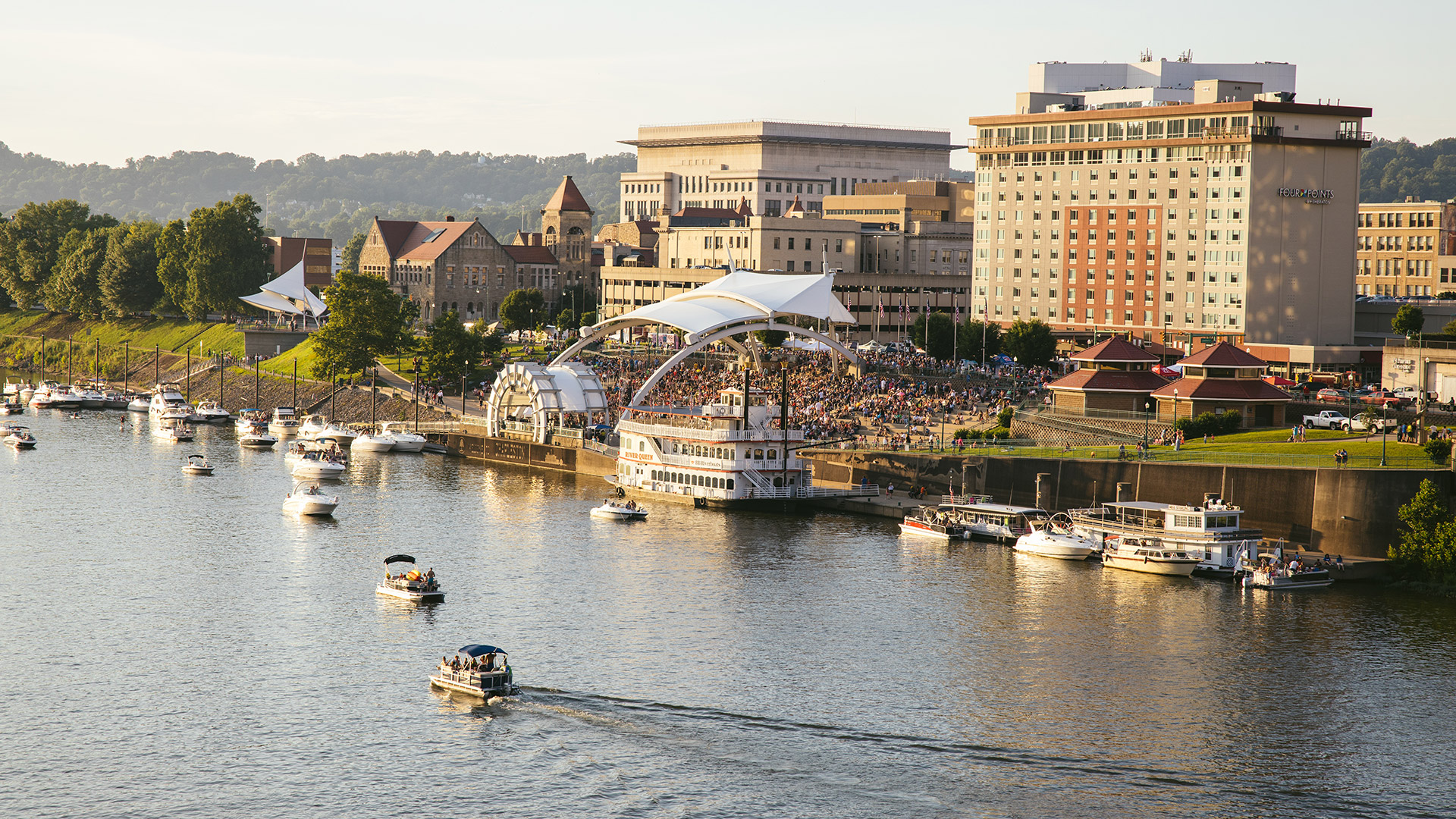 Boats and live music on the Kanawha River in Charleston, West Virginia