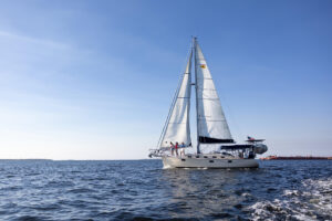 Segeln in der St. Andrews Bay in Panama City Beach , Florida