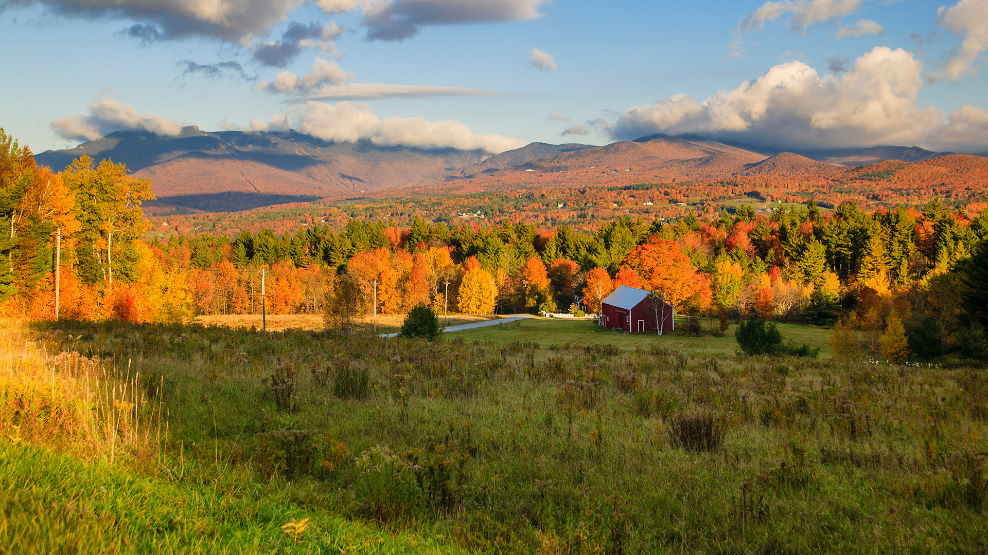 Barn surrounded by autumn colors near Mount Mansfield, Vermont