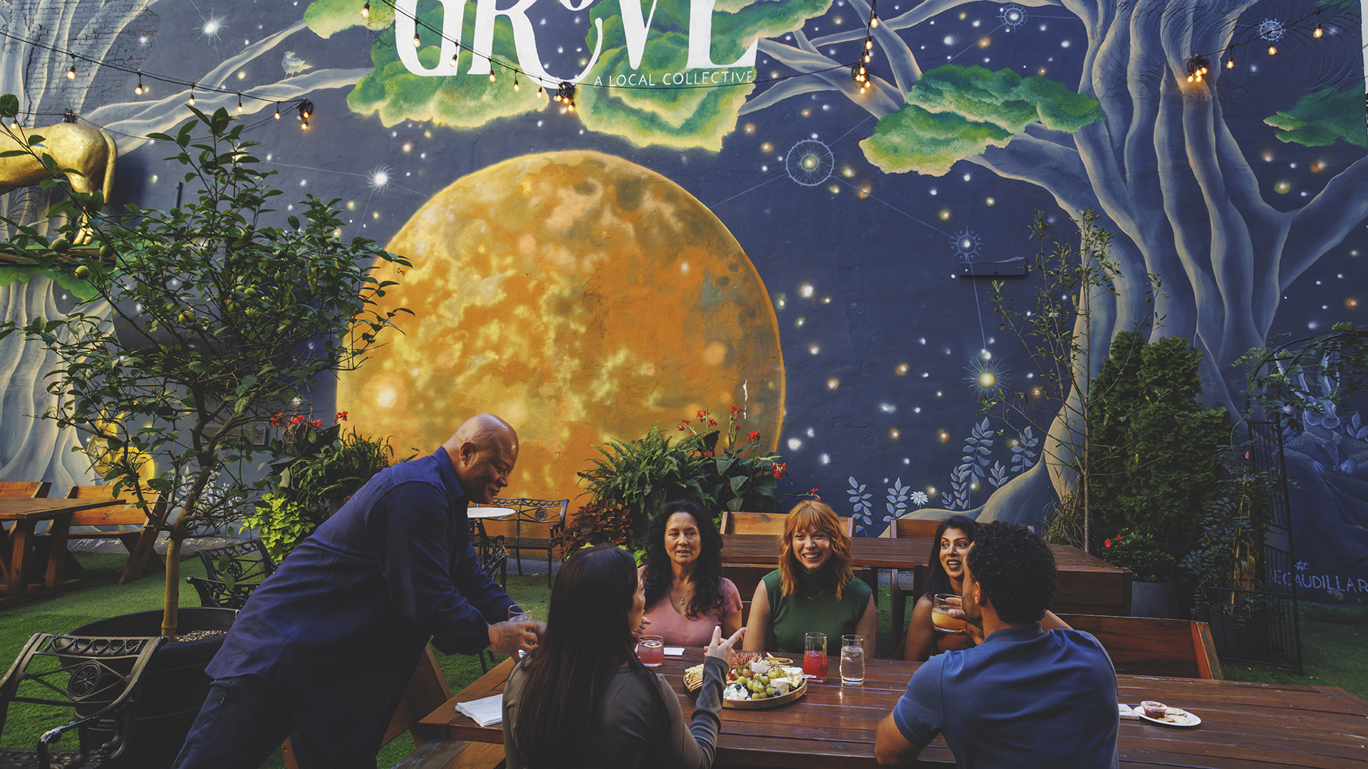 Diners au Grove Collective à Lexington, Kentucky