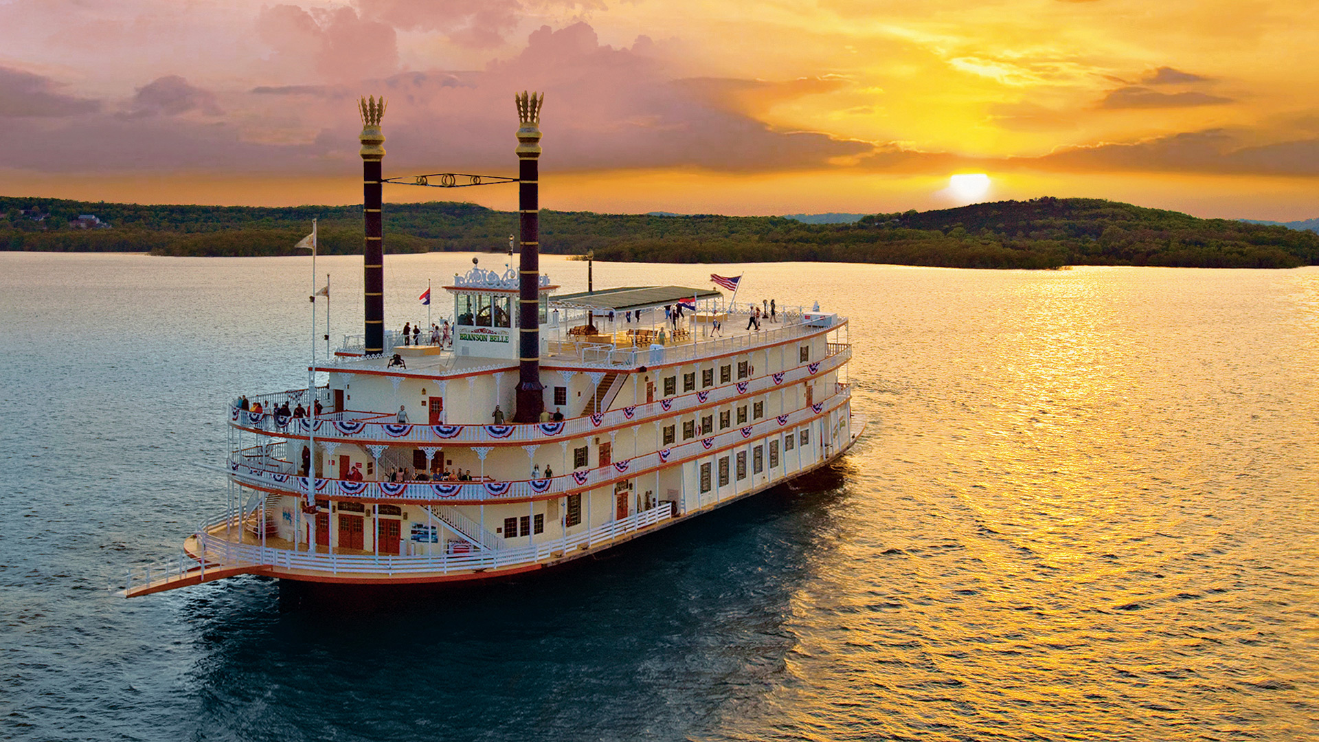 El Showboat Branson navega por Table Rock Lake  Branson, Misuri