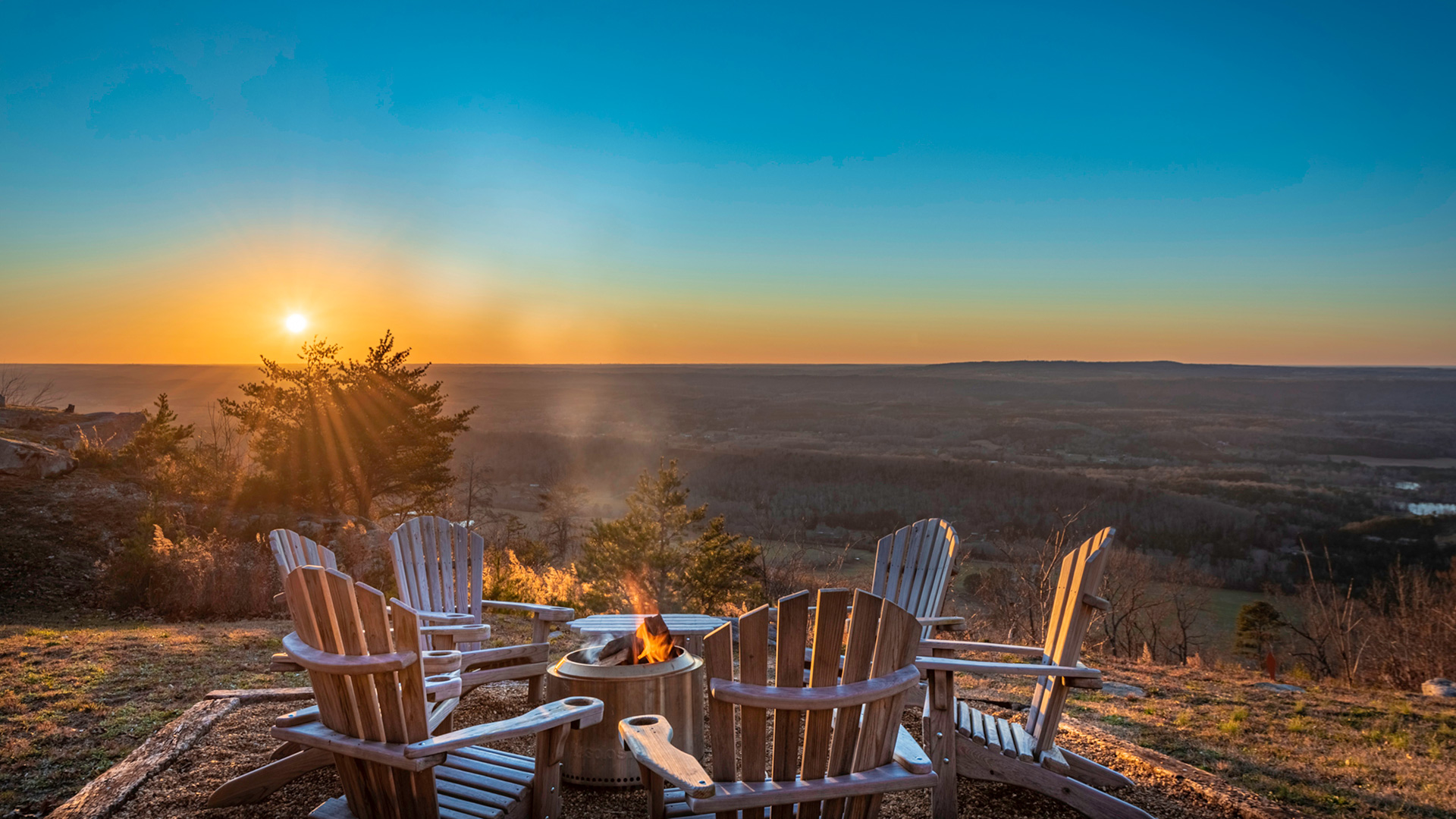 Vista del tramonto dal Lookout Mountain presso il Mentone Cozy Cabins a Mentone, Alabama; Foto: DeKalb Tourism