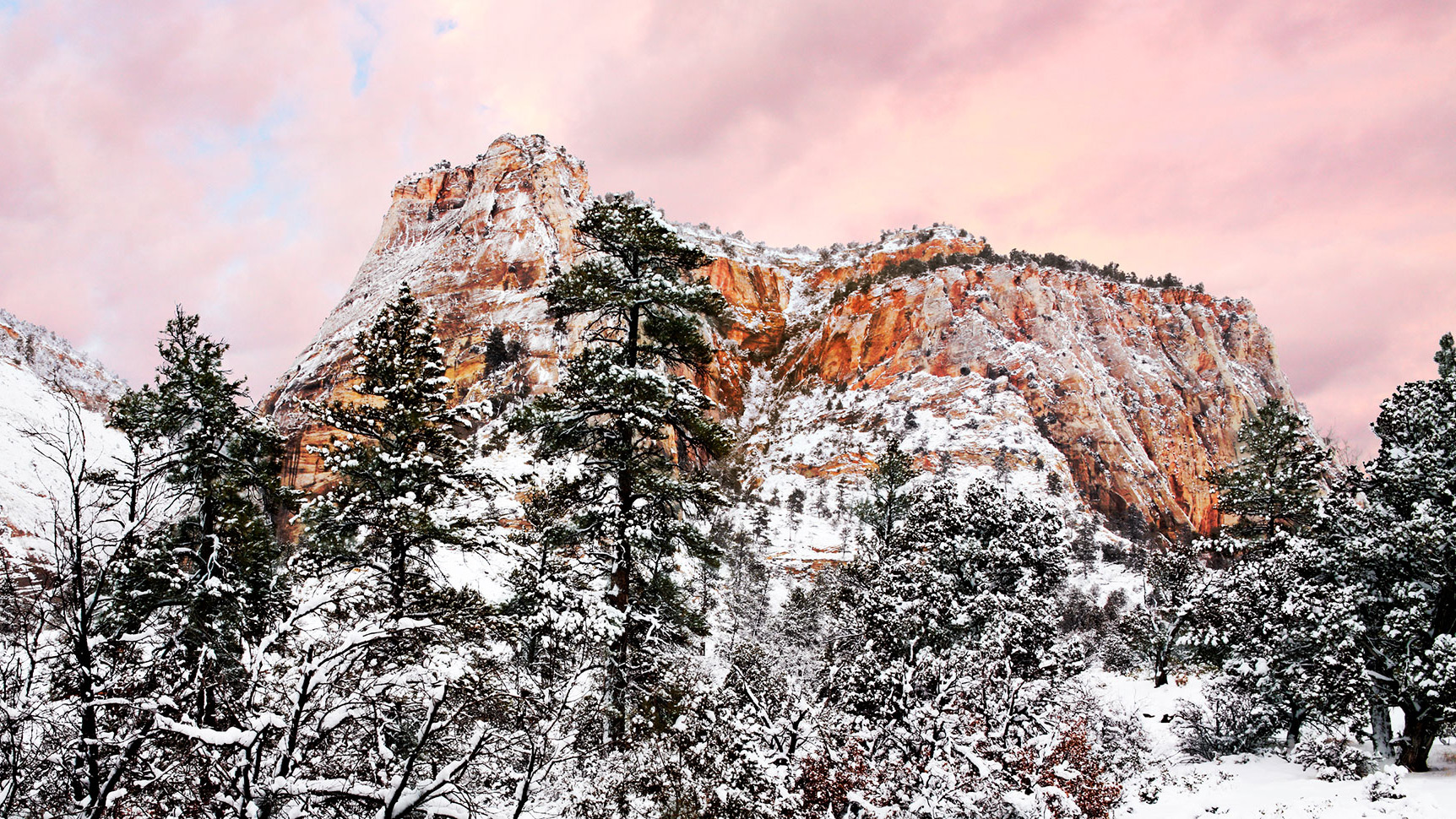 Snowy peaks in Zion National Park, Utah