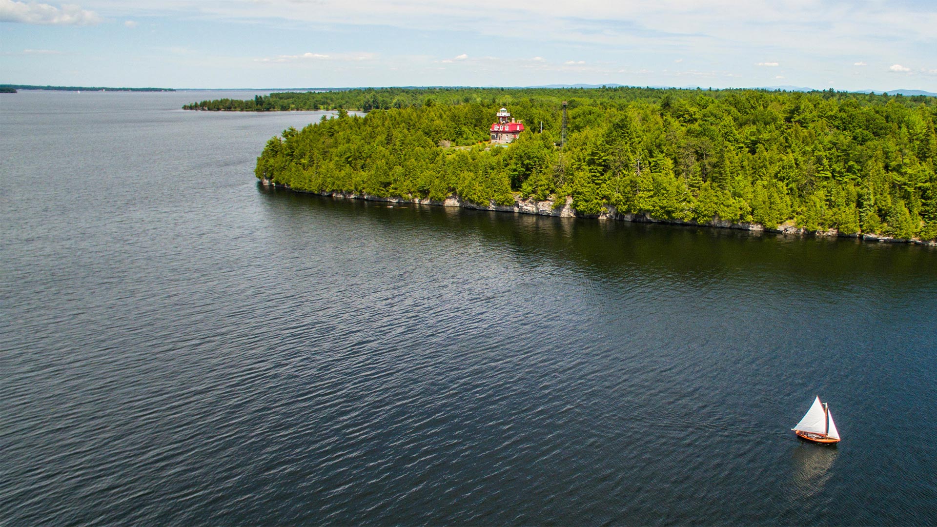 Vue du phare de Bluff Point sur l’île Valcour dans lac Champlain, New York; Crédit : Bruce Carlin