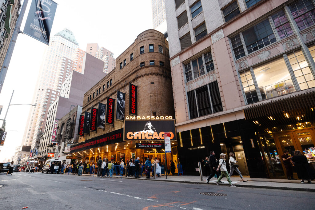 Extérieur de l'Ambassador Theatre sur Broadway, à Manhattan, New York