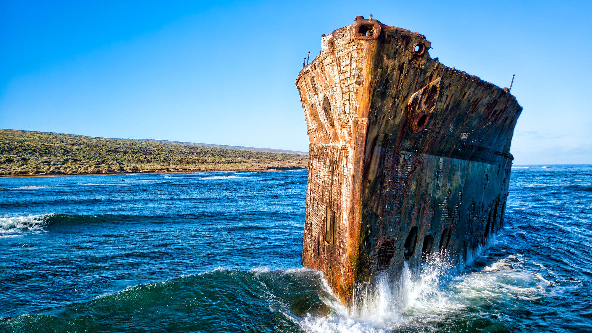 Kaiolohia on the north coast of Lānaʻi in Hawaiʻi; Credit: Maui Visitors &amp; Convention Bureau
