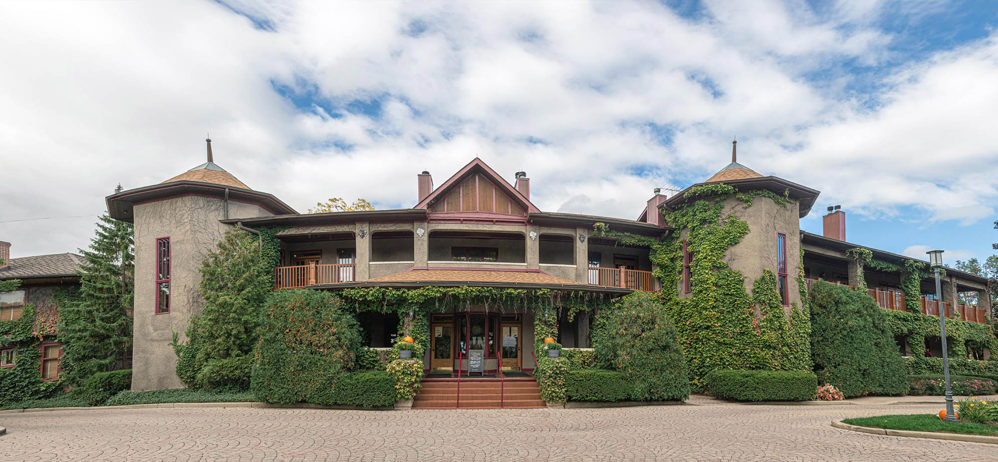 Exterior view of Lynfred Winery in DuPage, Illinois; Credit: Discover DuPage