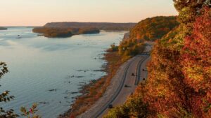 Great River Road Scenic Byway in Southwest Illinois; Credit: Courtesy of Great Rivers & Routes