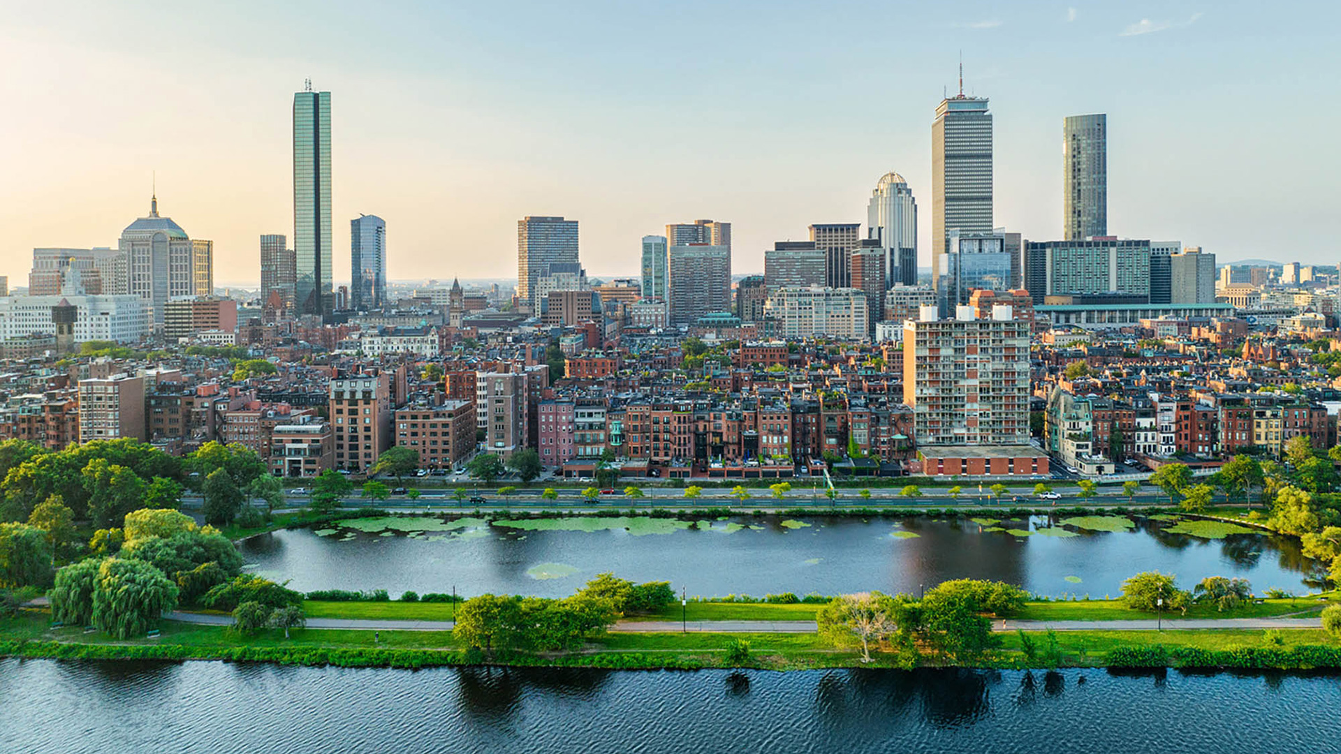 Blick auf den Charles River und die Skyline von Boston , Massachusetts Bildnachweis: Kyle Klein