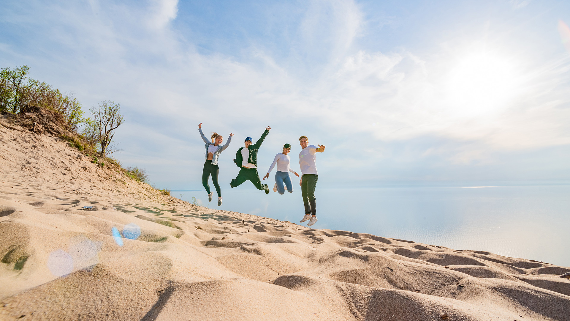 Besuch des Sleeping Bear Dunes National Lakeshore in der Nähe Traverse City , Michigan ; Kredit: Traverse City Tourismus