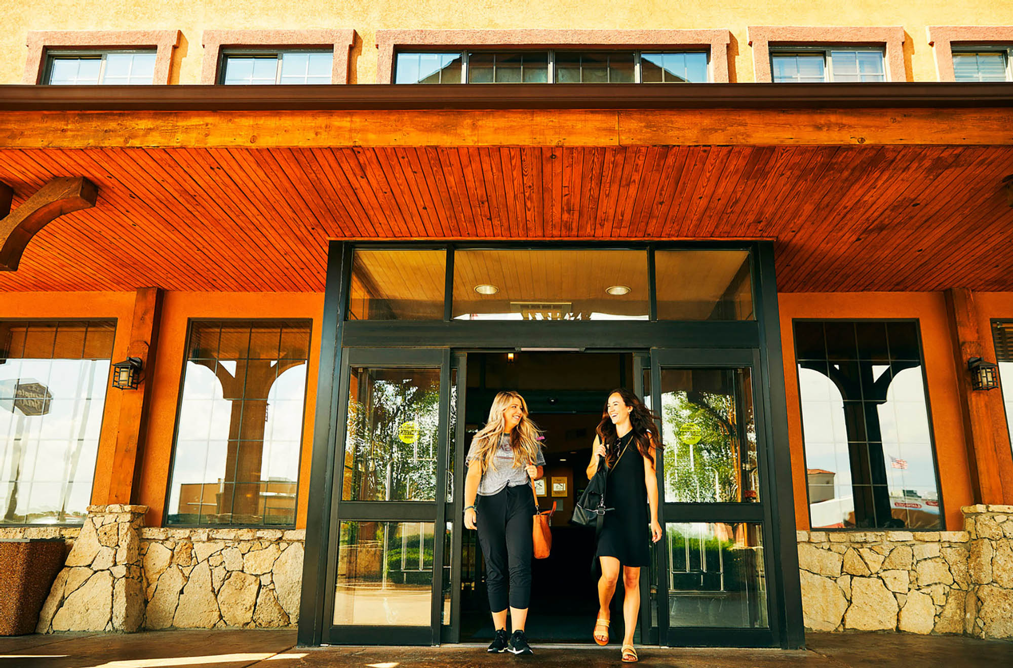 Due donne mentre lasciano un resort nella contea di Pulaski, nel Missouri; Foto: Ufficio del turismo della contea di Pulaski