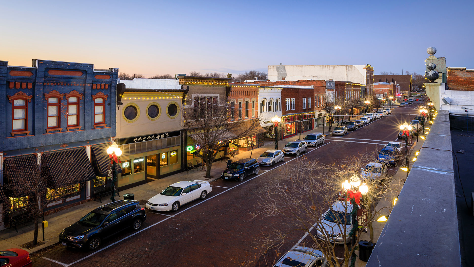 휴일 시즌의 미주리주 풀턴 시내 브릭 디스트릭트; 사진: Notley Hawkins