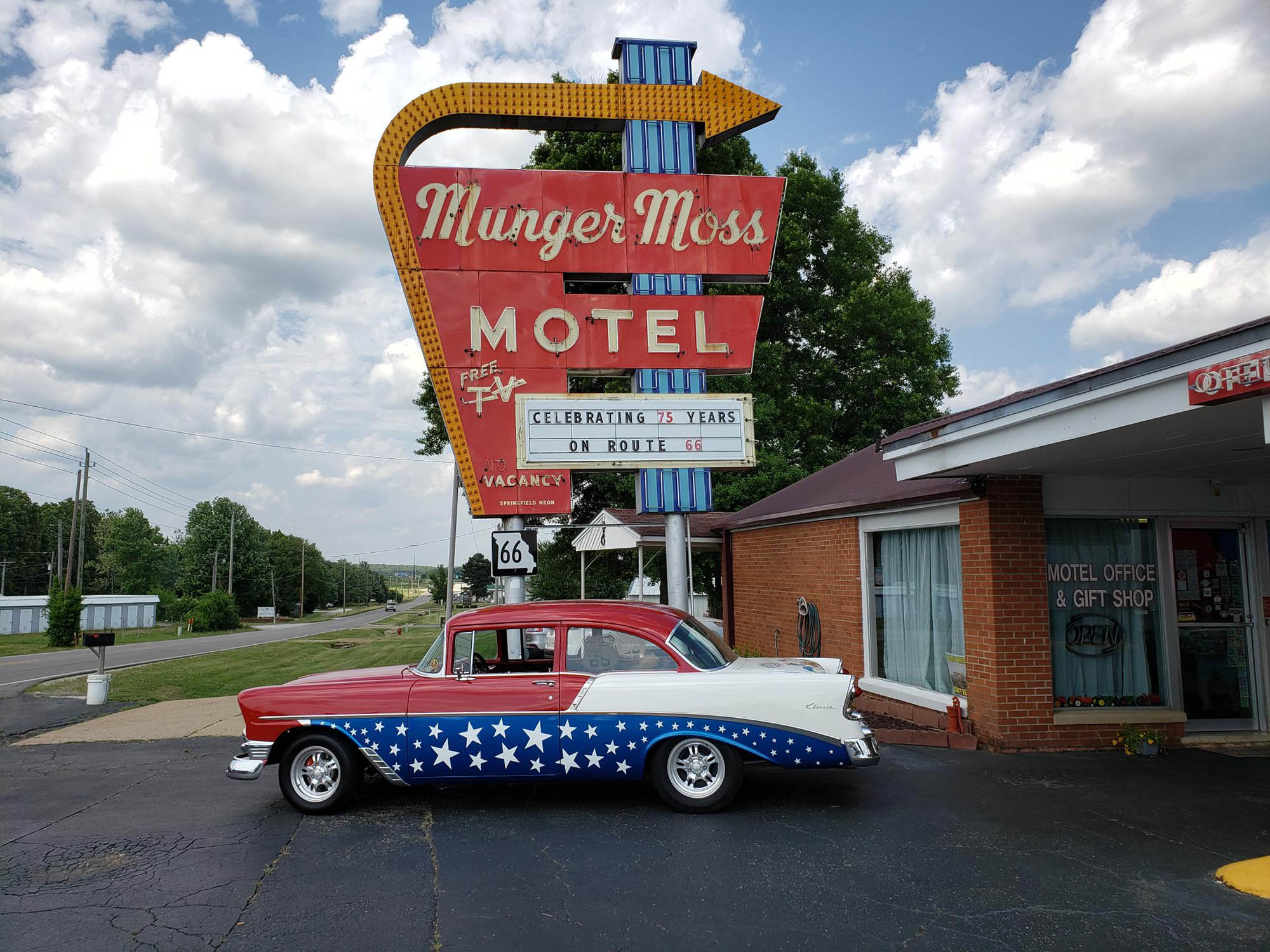 A classic car outside the Munger Moss Motel in Lebanon, Missouri