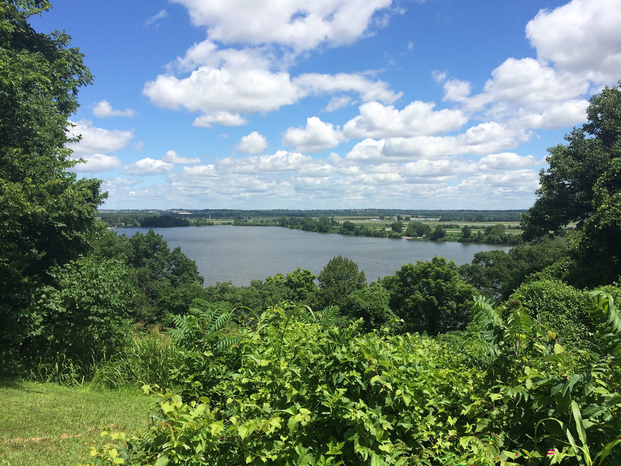 Una vista panoramica sul lago Creve Coeur a Maryland Heights, nel Missouri