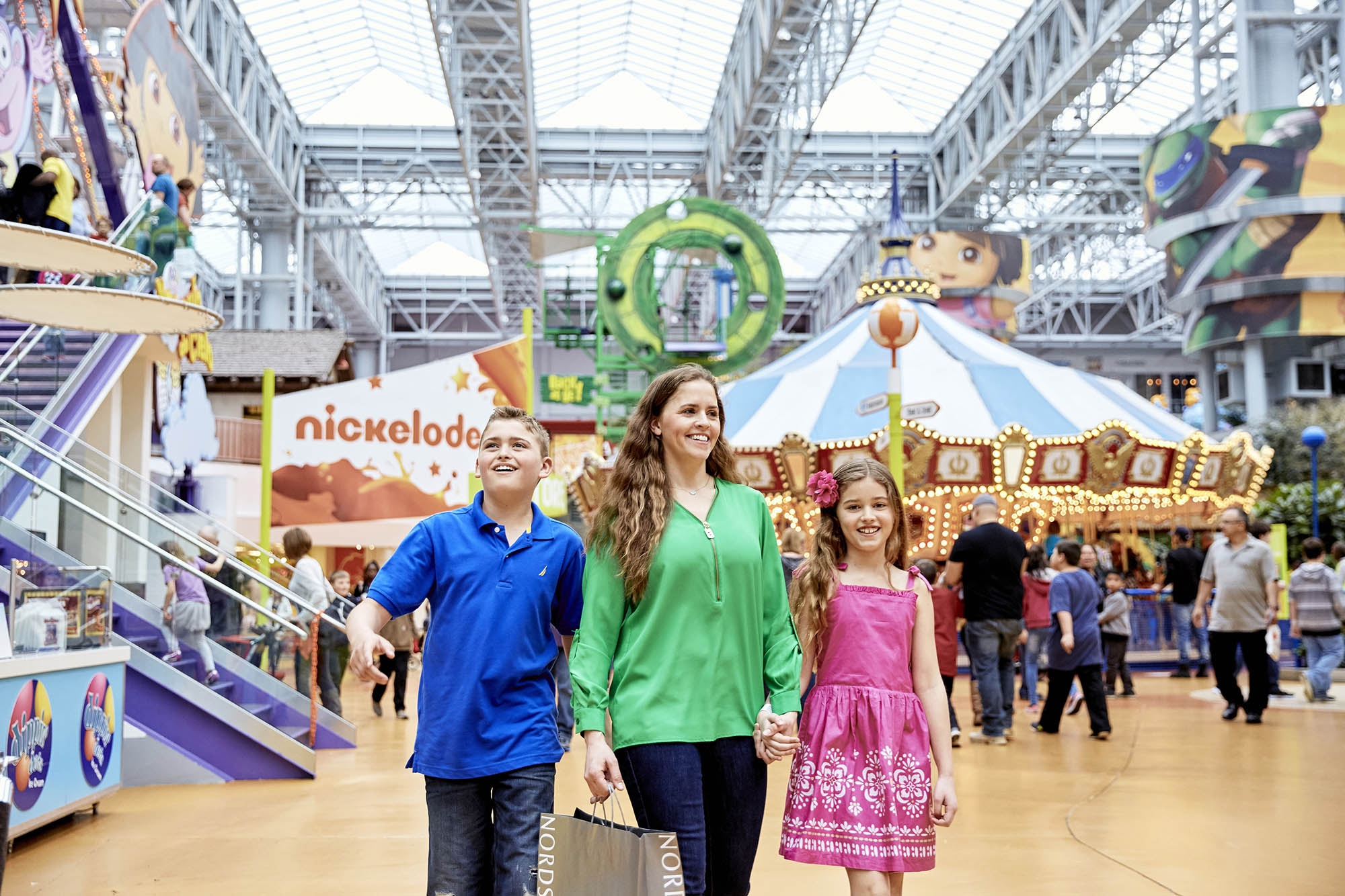 Descubriendo el parque Nickelodeon Universe  Centro Comercial de Américaen Bloomington, Minnesota; Crédito: Explore Minnesota