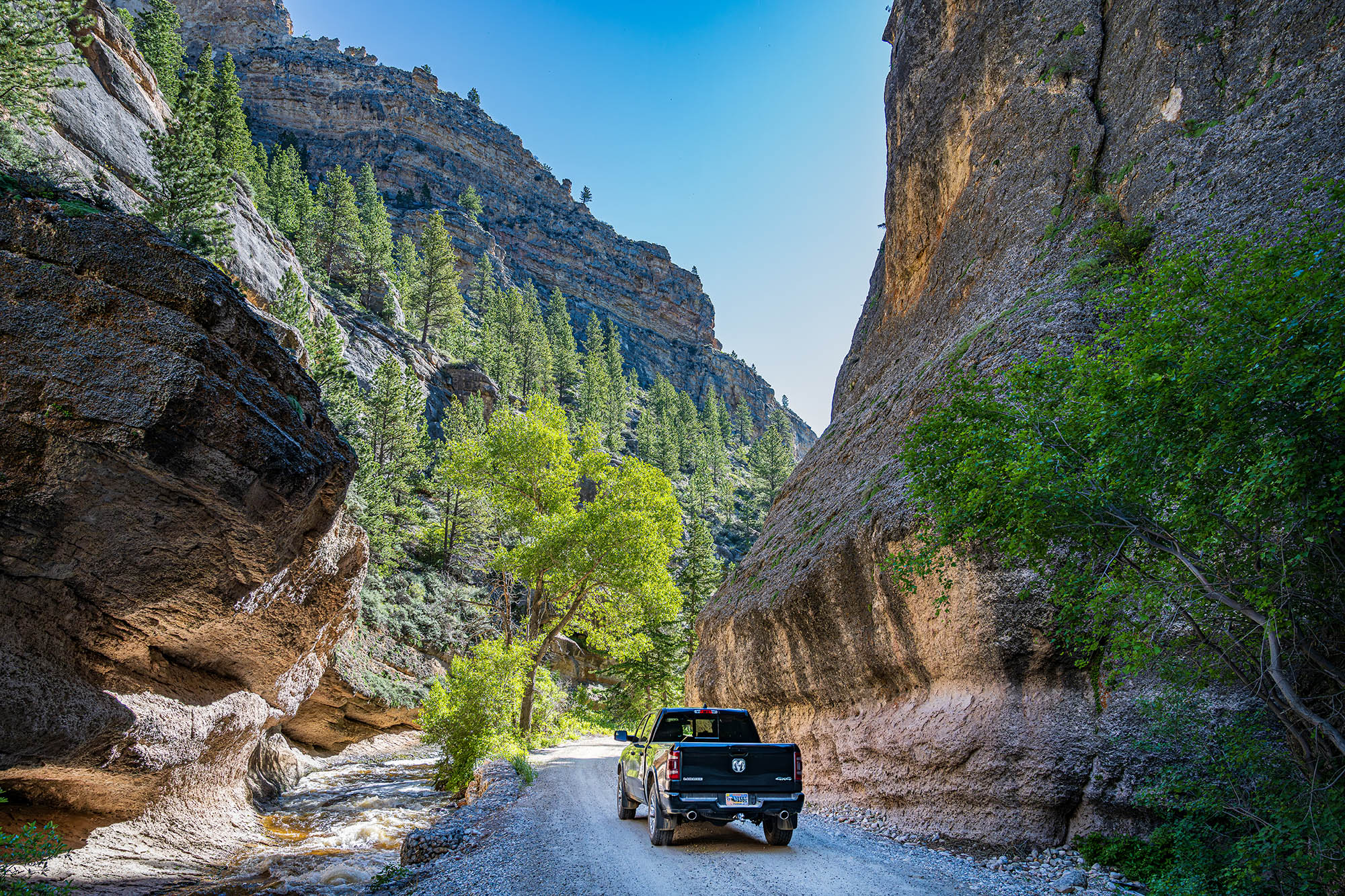 Conduciendo por el Cañón Crazy Woman, cerca de Buffalo, Wyoming; Crédito: Chad Coppess