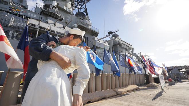 Pearl Harbor Kissing