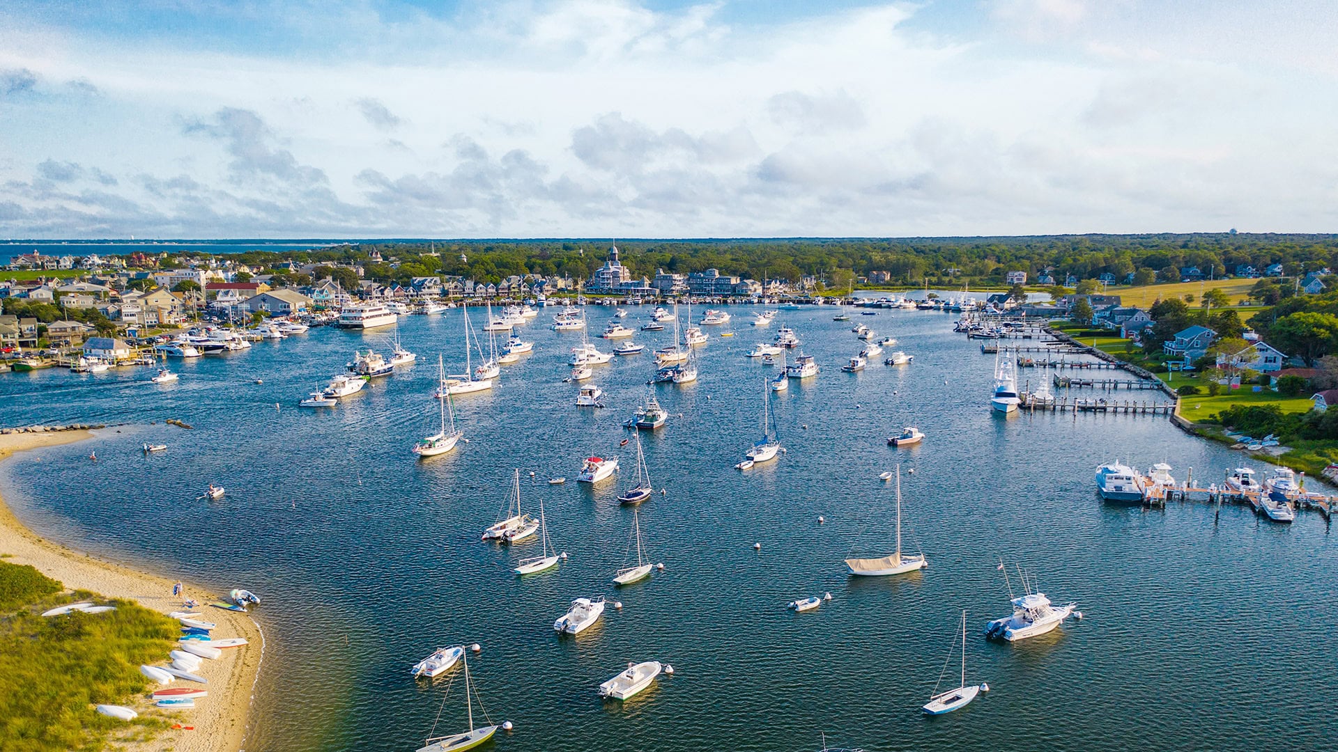 Vue aérienne du port d'Edgartown sur Martha's Vineyard au Massachusetts