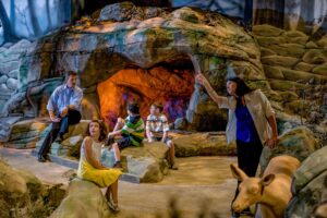 Eine Familie im Chickasaw Kulturzentrum in Sulphur , Oklahoma