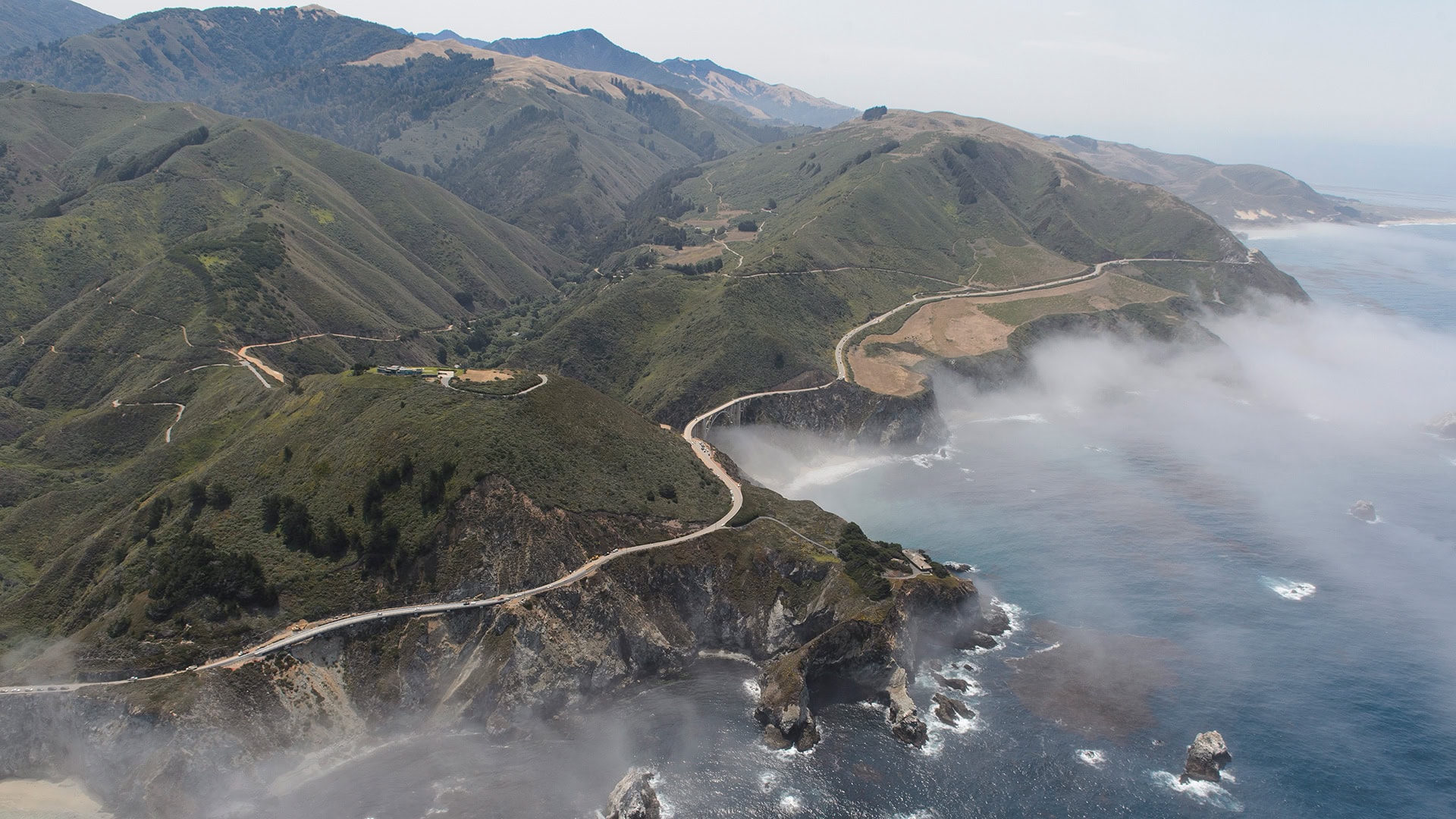 Vista aerea della Pacific Coast Highway a Big Sur, in California