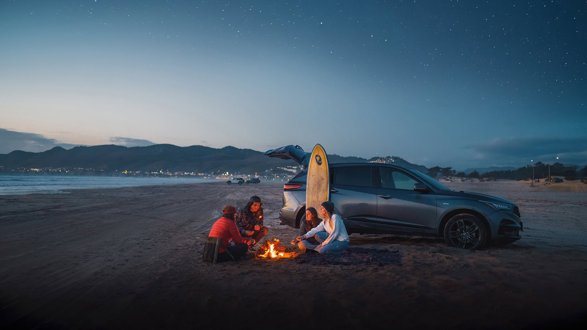 Falò sulla spiaggia di Grover Beach, nella contea di San Luis Obispo, California