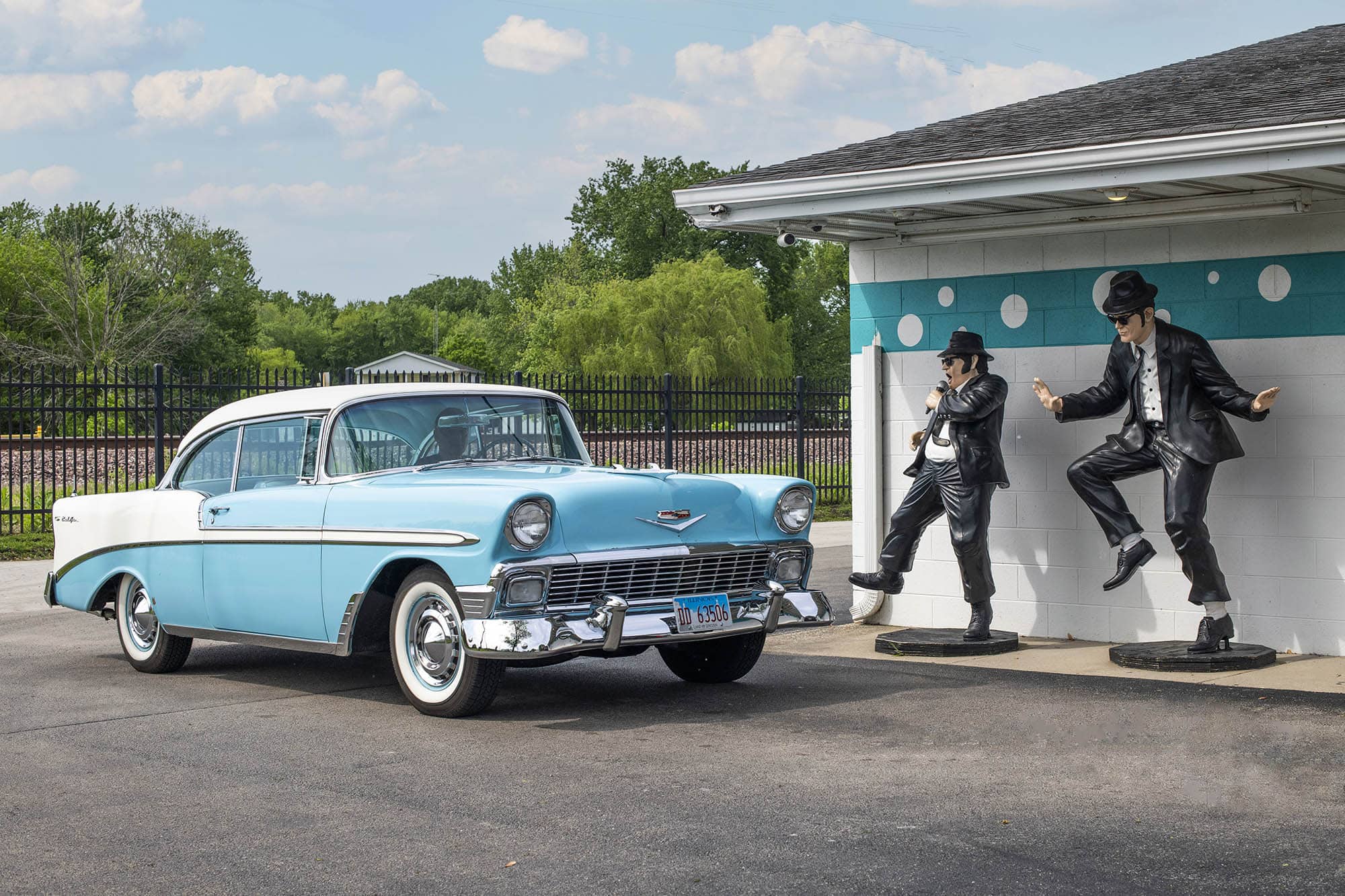 Un coche clásico frente al Route 66 Drive In» en Braidwood, Illinois