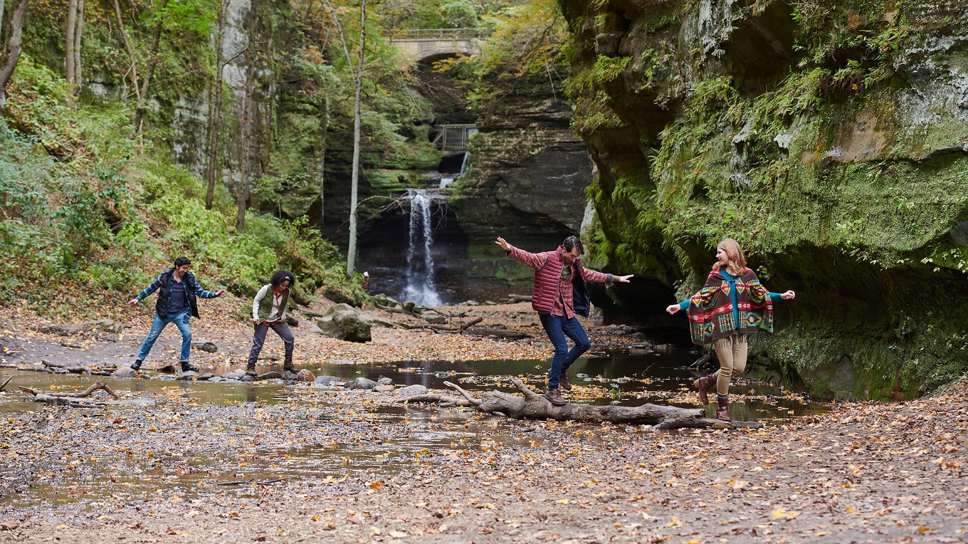 Découvrir un canyon de grès au parc d'État de Starved Rock en Illinois